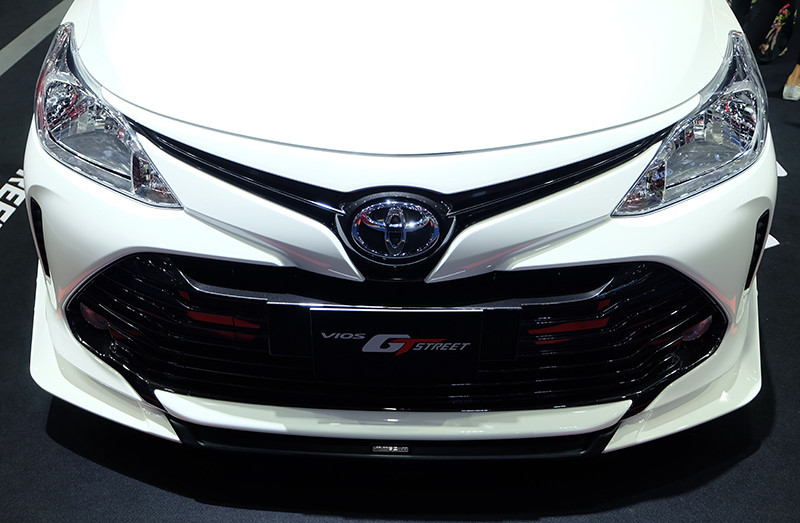 Toyota ra mat Vios phong cach xe dua duong pho, gia 23.000 USD hinh anh 2